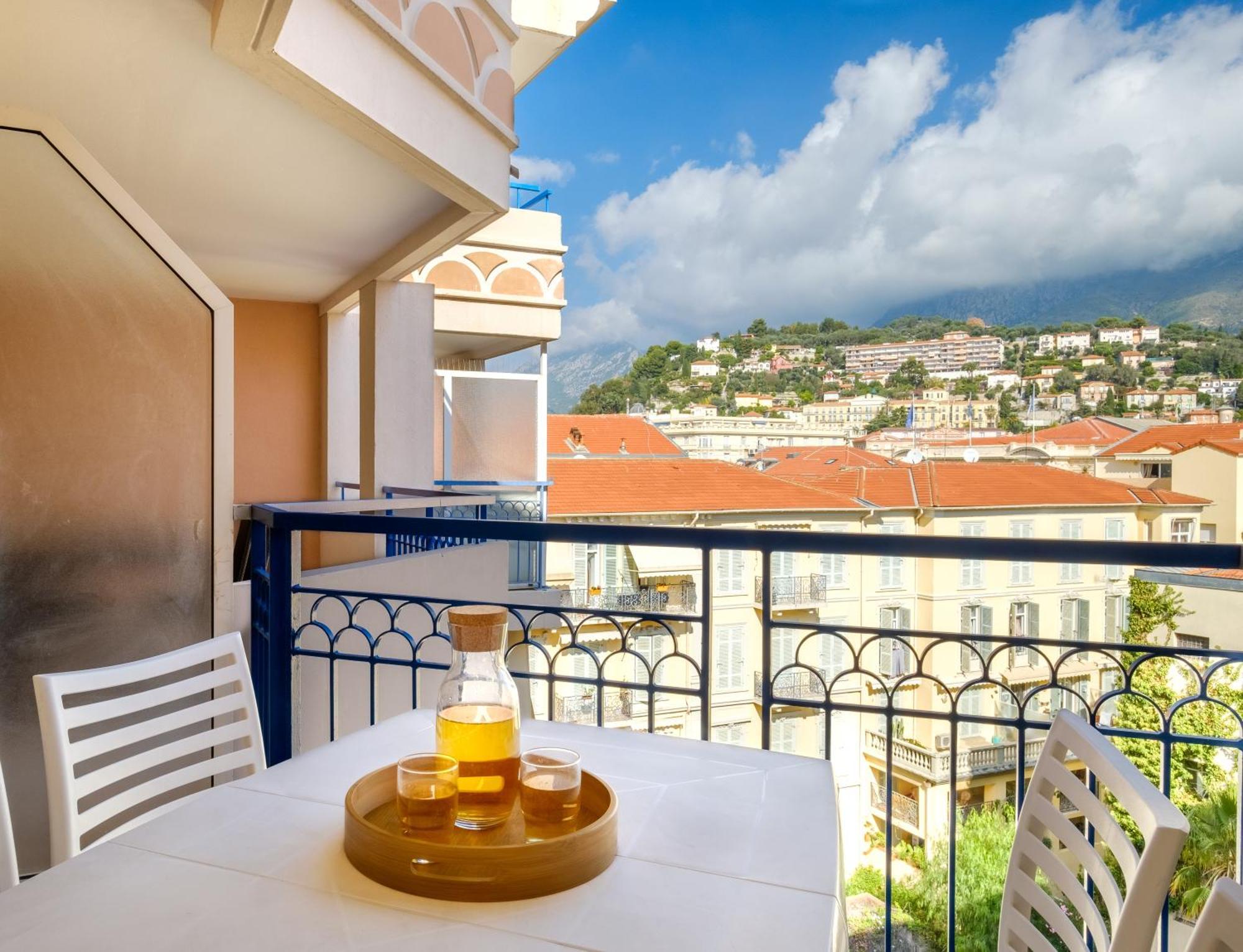 Résidence Pierre&Vacances Les Rivages Du Parc Menton Exterior foto
