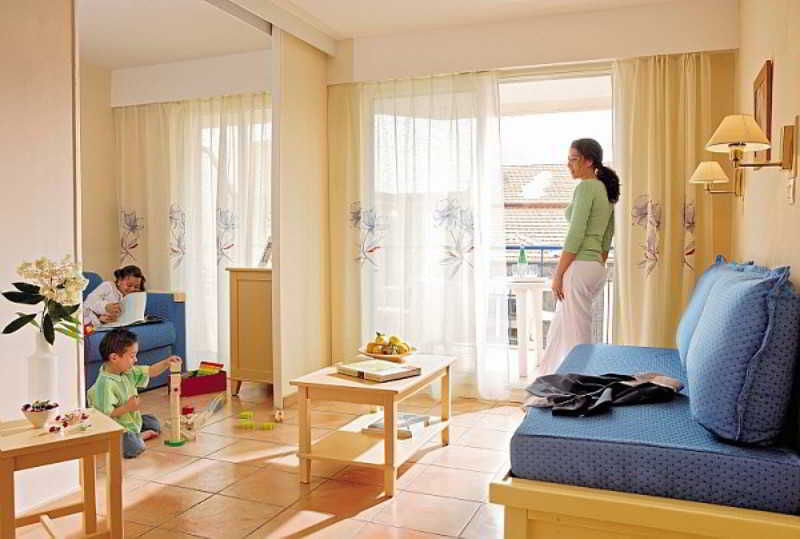 Résidence Pierre&Vacances Les Rivages Du Parc Menton Exterior foto